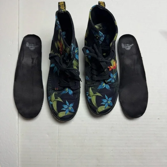 Dr. Martens Hackney Lace Up Canvas Boots In Black Hawaiian Floral Print Size: 6 - Picture 9 of 10